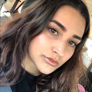 Meet your Posher, Selena